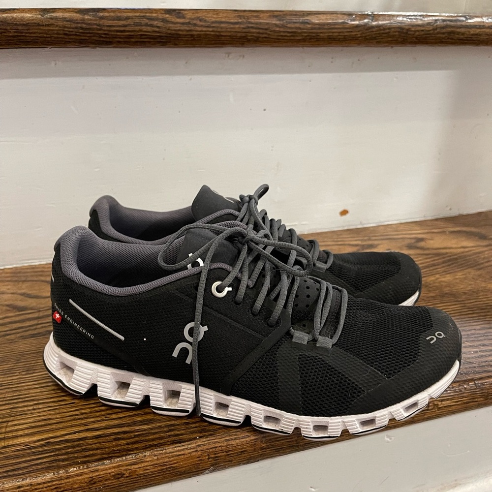 Women’s OnCloud 5 Sneakers size 7